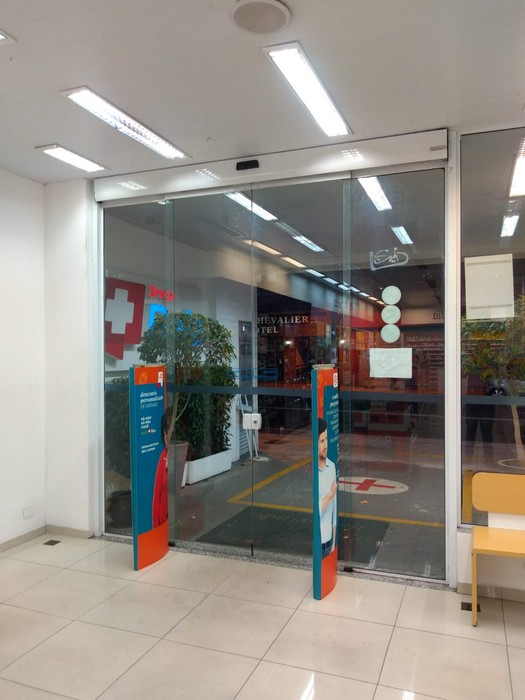 Porta automática de vidro hospitalar
