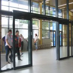 Portas para saídas de emergência